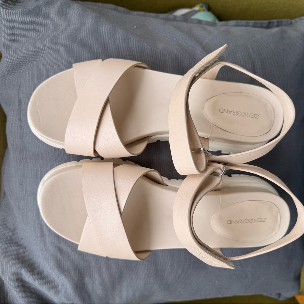 Cole Haan women's Beige tan Sandals